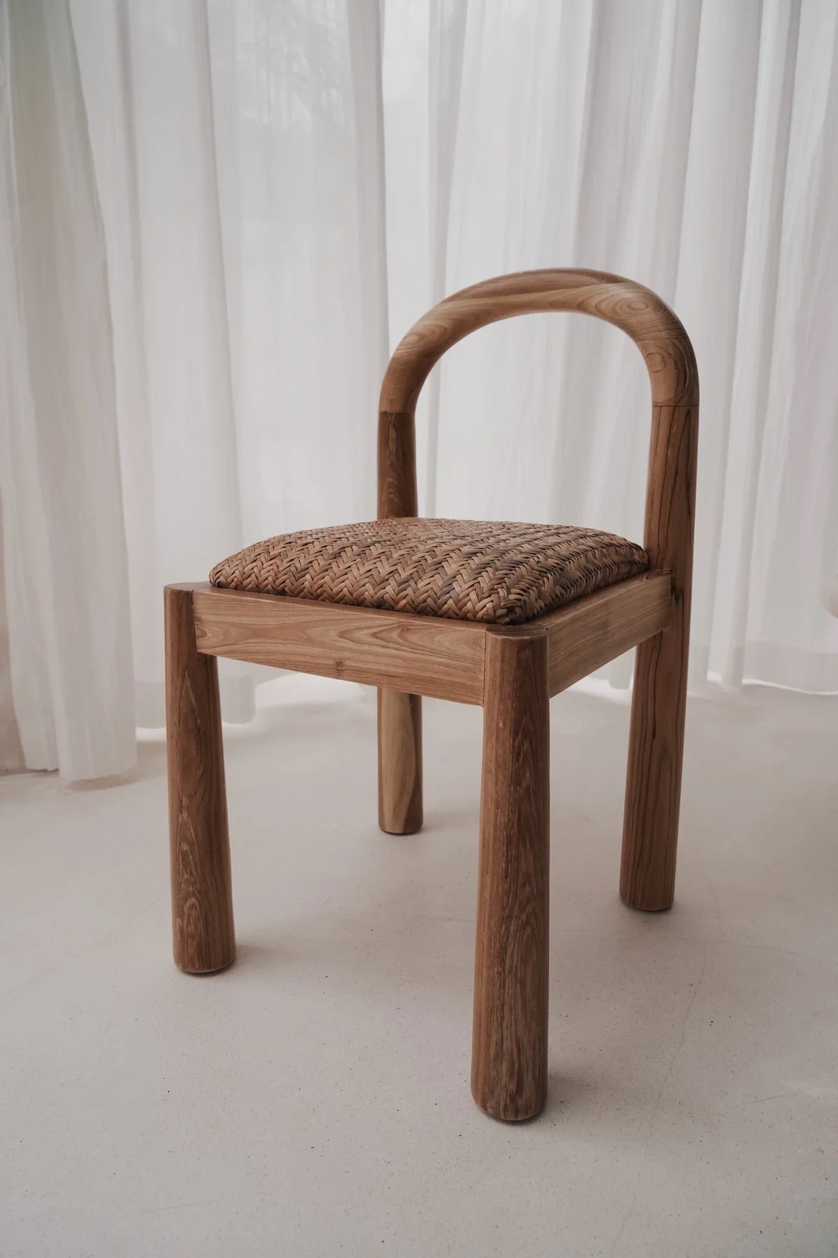 THE DESA DINING CHAIR