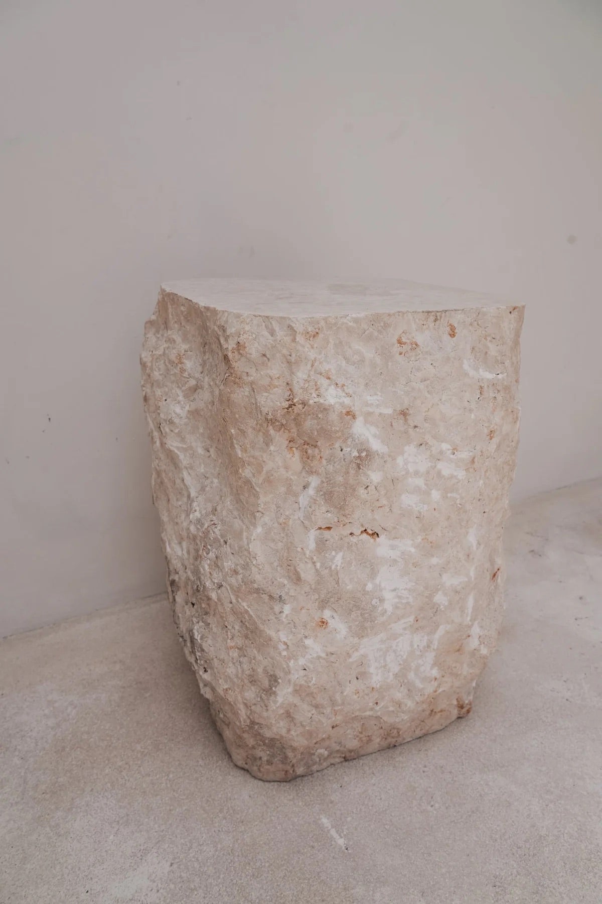 THE RAW STONE STOOL/TABLE